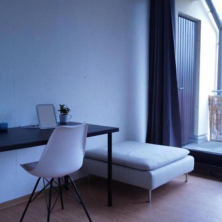 Budget Suite Mit Balkon - Privatzimmer In Wohnung - Netflix & Minibar Inklusive Кобленц Экстерьер фото