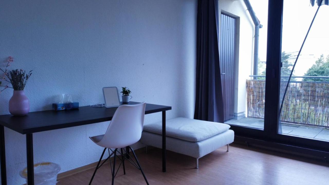 Budget Suite Mit Balkon - Privatzimmer In Wohnung - Netflix & Minibar Inklusive Кобленц Экстерьер фото